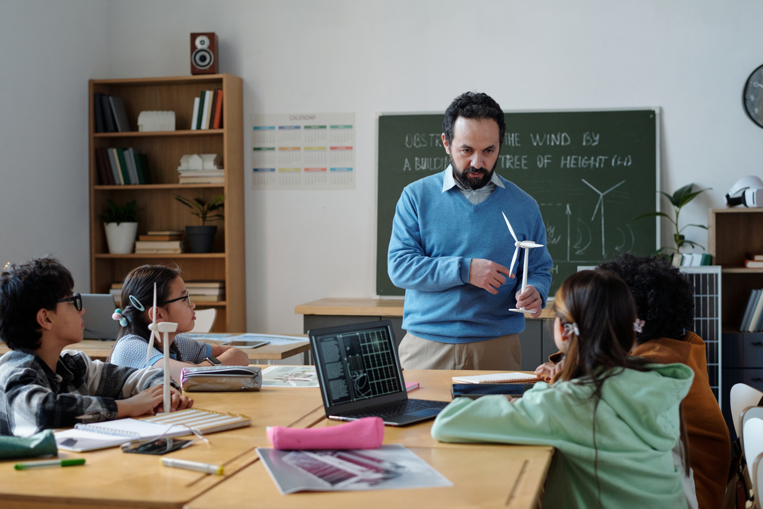 Teacher instructing on the primary science curriculum in class